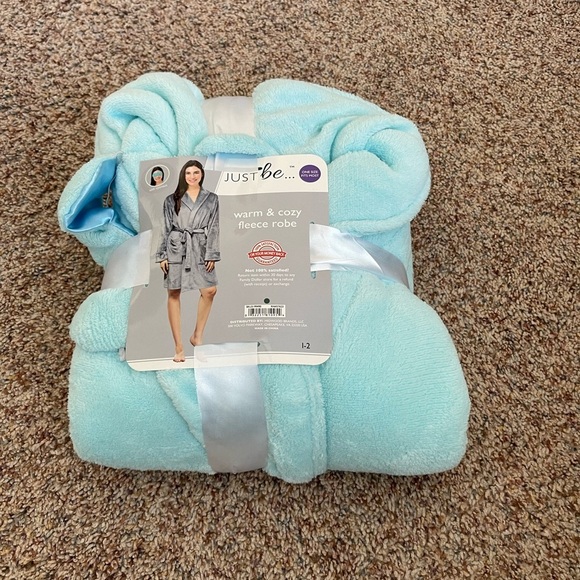 Other - Womens warm and cozy fleece robe(one size fits most)